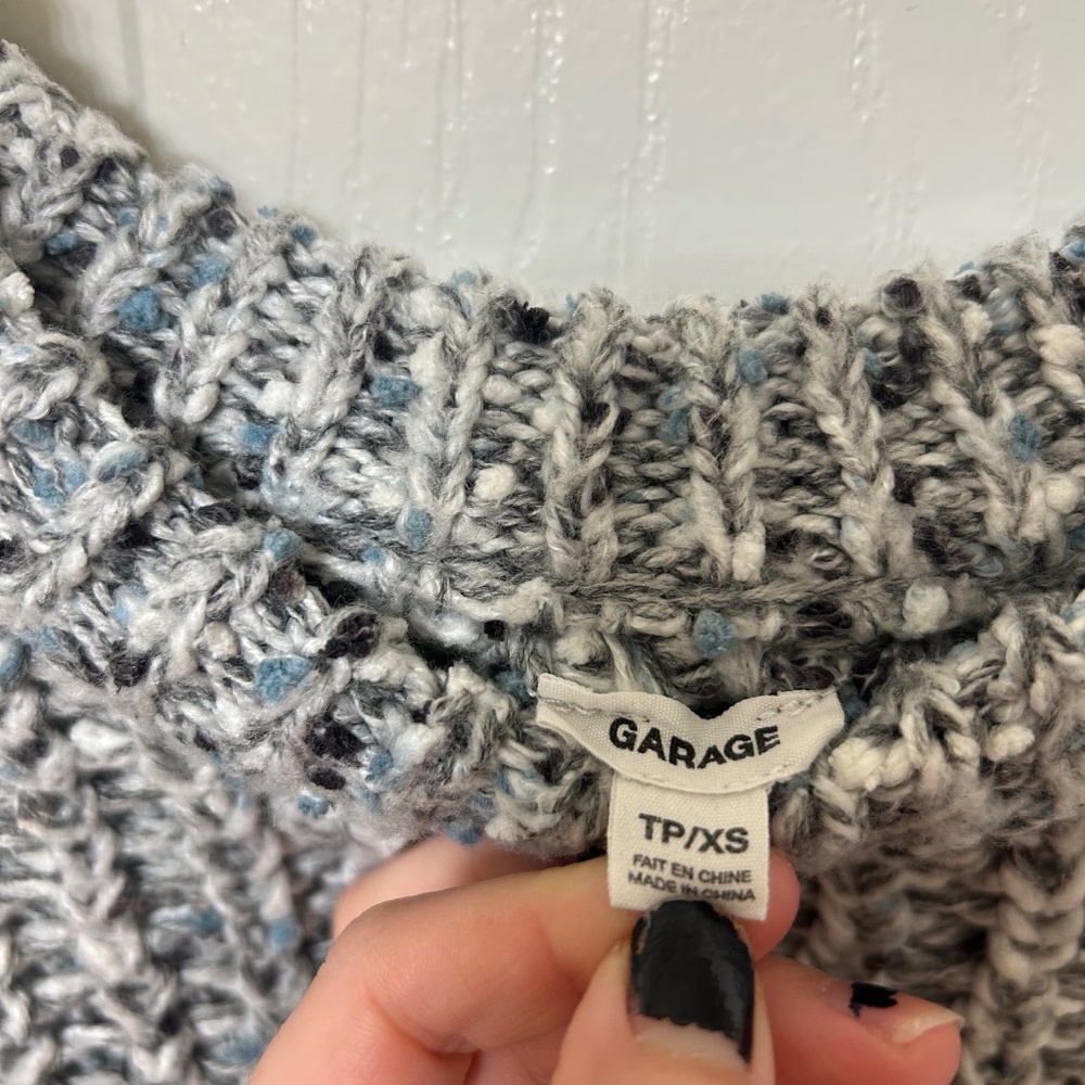 Super cute knit sweater - GARAGE - Size XS (but fits size S too) - Picture 3 of 3